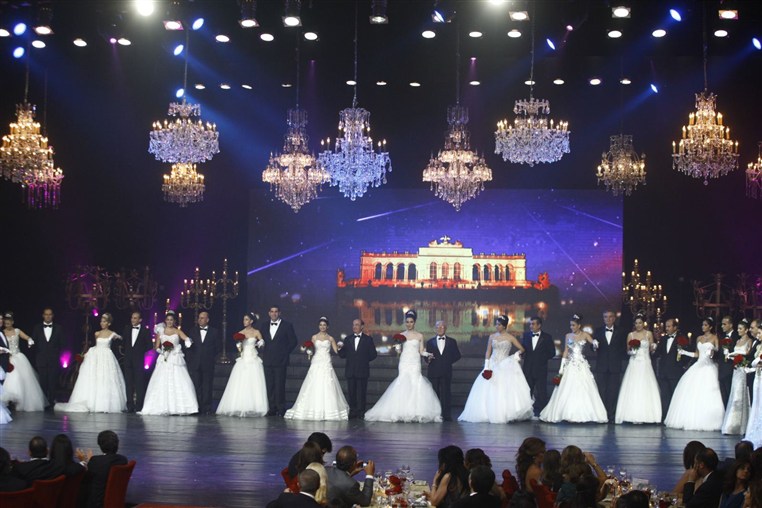 Bal des Debutantes 2012 